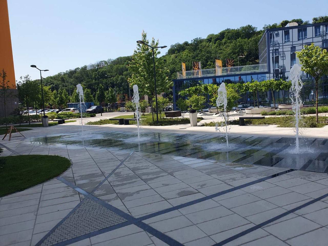⛲️ Друзі, поступово запускаємо роботу фонтану у Світло Парку.